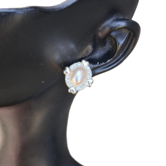 Vintage Carolee Pearl & Rhinestone Heart Stud Earrings – 80s Glam - Picture 1 of 7